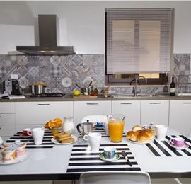 3 bedroom villa with jacuzzi, Castellammare del Golfo, sleeps 4-6